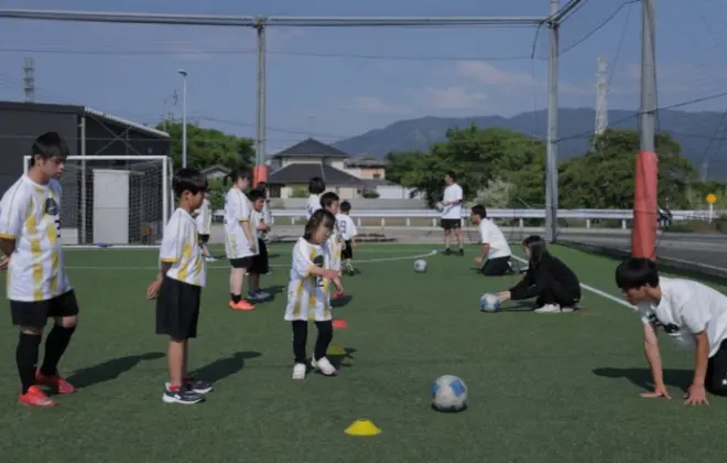 サッカーで学びの土台づくり<br>人間関係づくりを